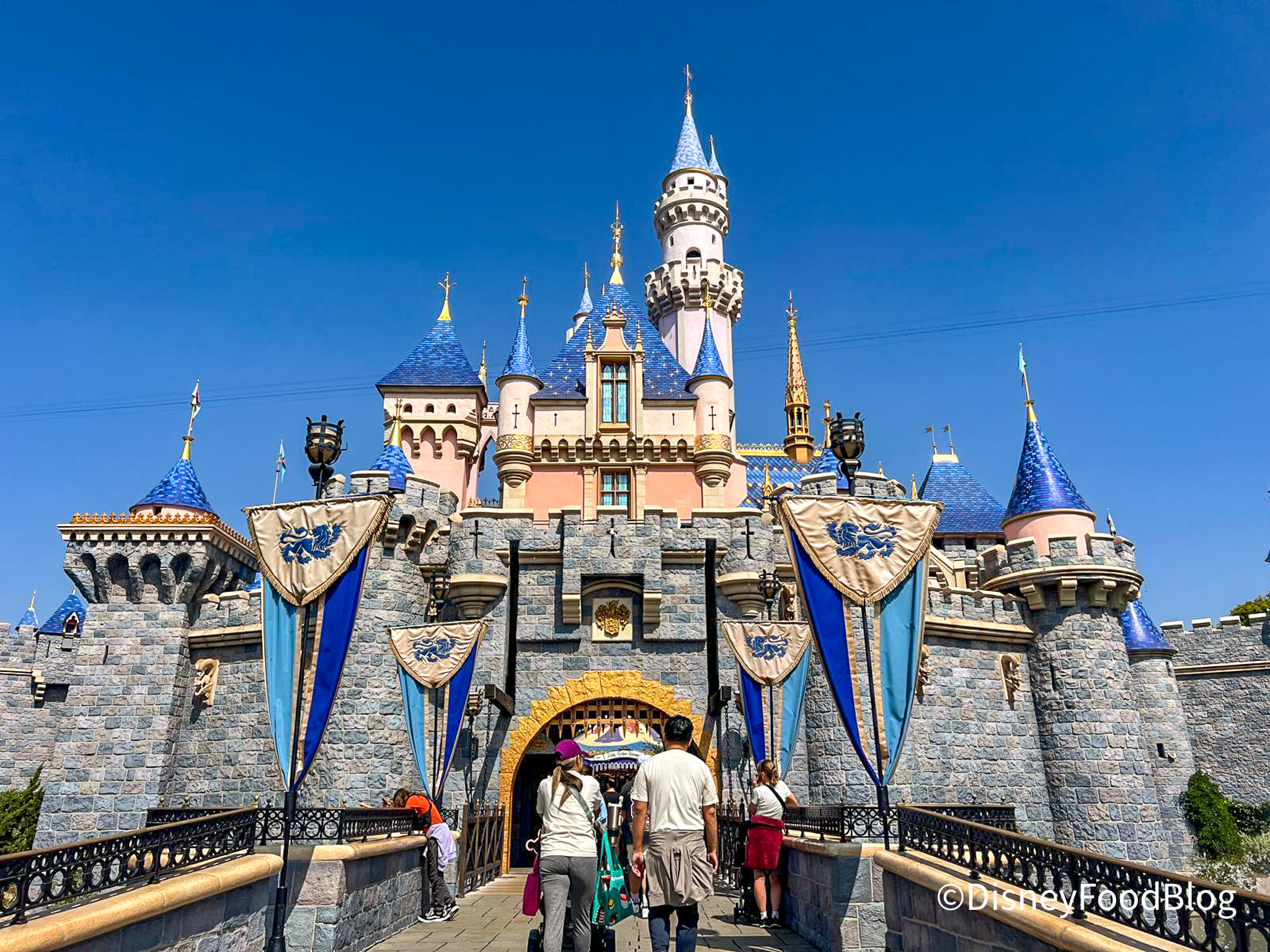 The Holidays At Disneyland The Disney Food Blog