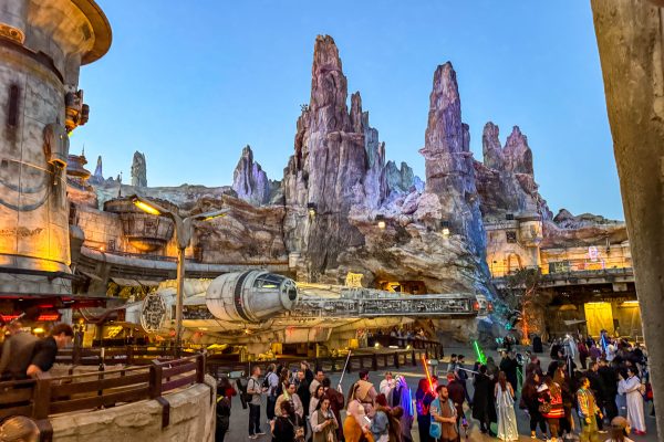 Disney Is About to Level Up the Snack Carts. How? With HOVERING DROIDS.
