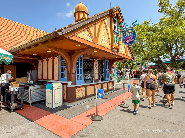 2025-WDW-magic-kingdom-cheshire-cat-cafe