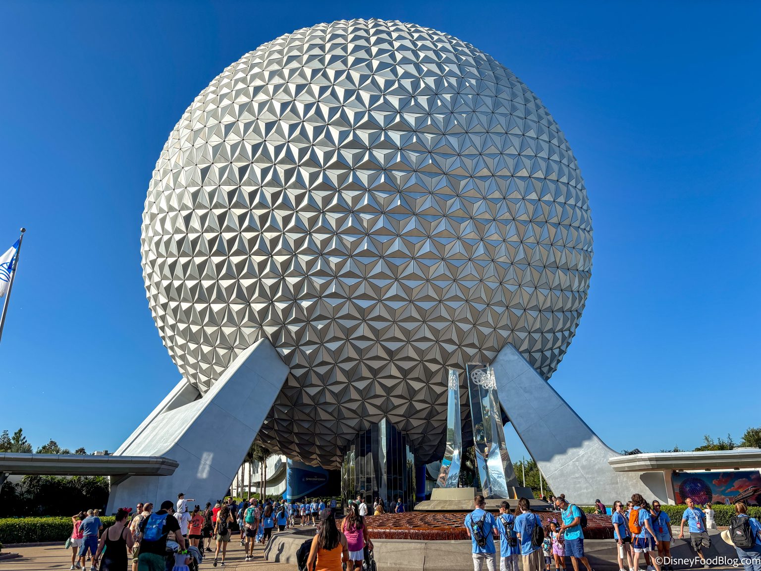 The Retro EPCOT Shirt from Amazon Everyone Will Be Wearing to Disney ...