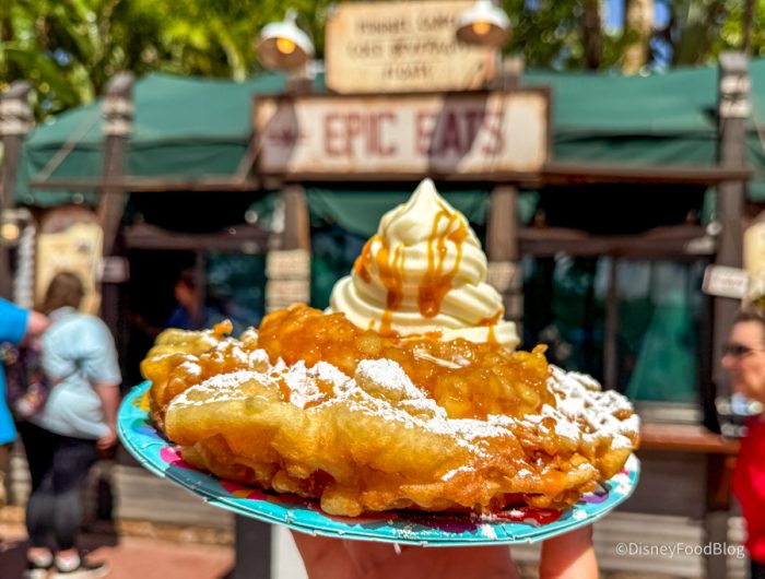 2025-wdw-dhs-epic-eats-cinnamon-apple-pi
