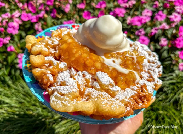 2025-wdw-dhs-epic-eats-cinnamon-apple-pi