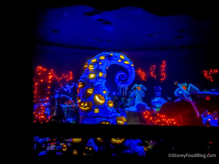 2025-DLR-disneyland-haunted-mansion-holi