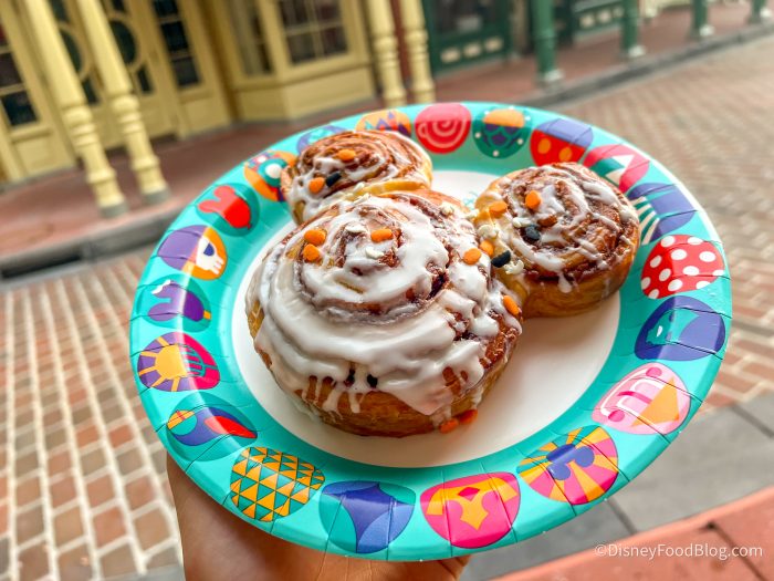 2025-WDW-magic-kingdom-main-street-baker