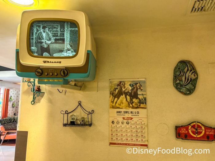 2025-wdw-dhs-50s-prime-time-atmo-02-700x