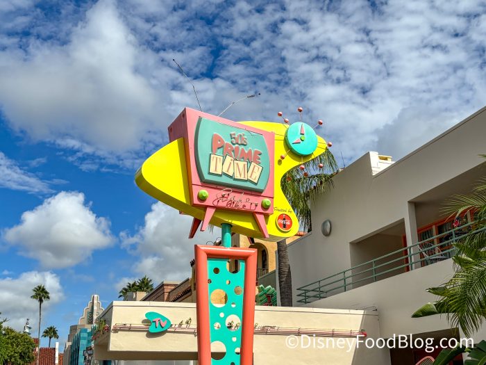 2025-wdw-dhs-50s-prime-time-atmo-08-700x