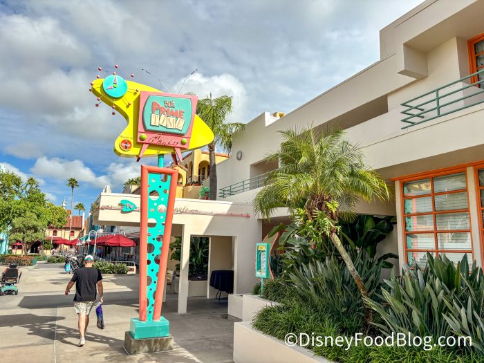 2025-wdw-dhs-50s-prime-time-atmo-11-700x