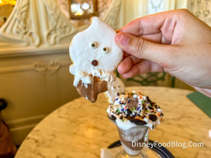 Ghostly-Delight-Sunday-Plaza-Restaurant-