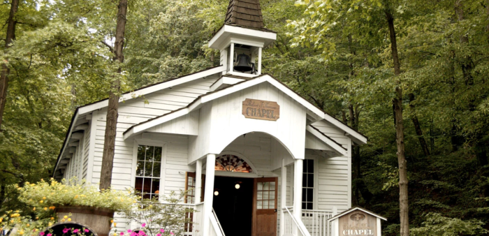 Robert-F-Thomas-Chapel-Dollywood-700x338