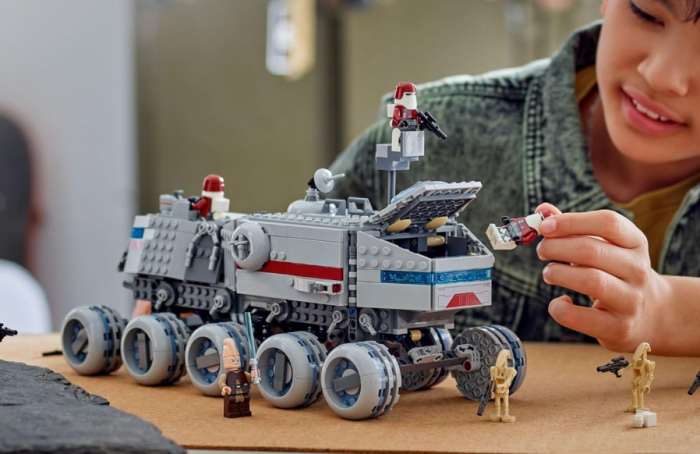   ブルー・フルーテッド、フルレース　24.5㎝ The NEW Reason Every Disney Adult Is Buying LEGO From Amazon Today