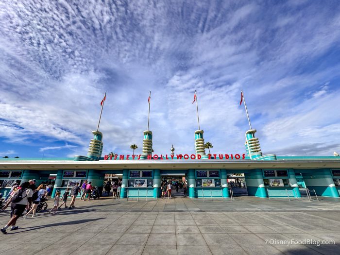 2025-WDW-hollywood-studios-entrance-atmo