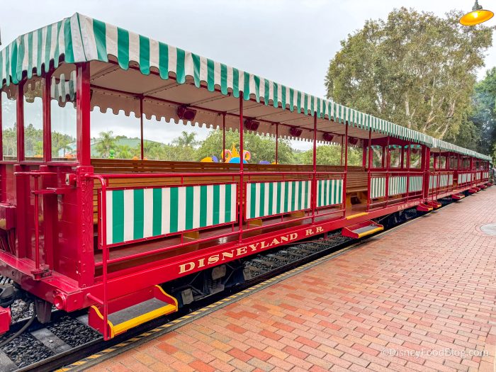 2025-DLR-disneyland-main-street-train-st