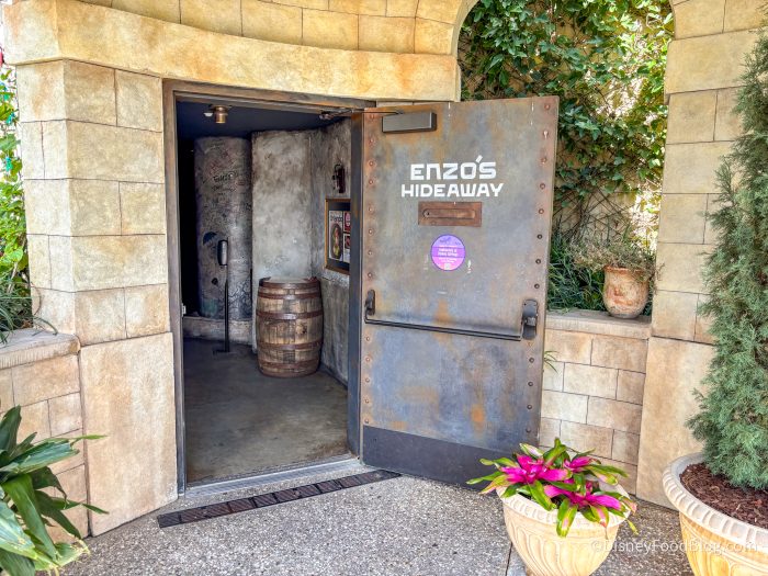 2025-WDW-disney-springs-enzos-hideaway-a