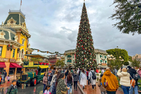 JUST ANNOUNCED: Haunted Mansion Holiday and MORE Coming to Disneyland for the Holidays