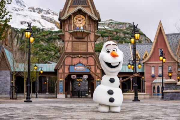 Disney’s New Patent Could CHANGE How You Talk to Characters in the Parks