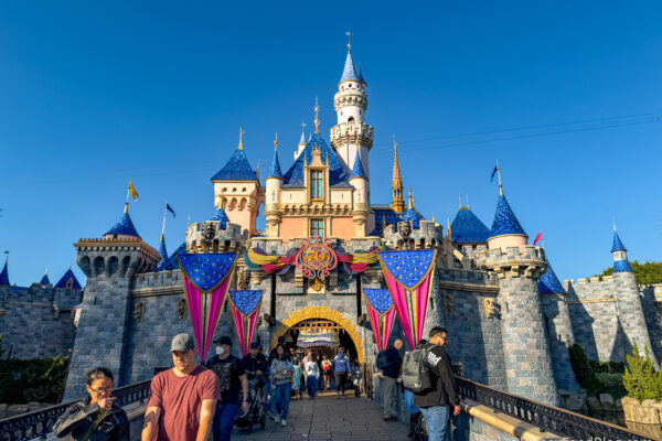This Disneyland App CHANGE Just Made Visiting the Parks 10x Easier