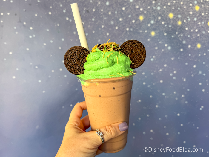 2026-dlr-dca-schmoozies-strawberry-hazel