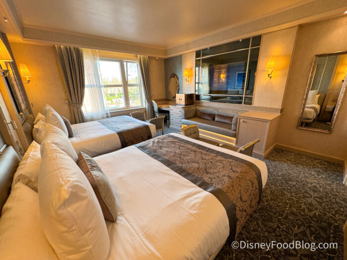 Frozen-Standard-Room-Double-Queen-Disney
