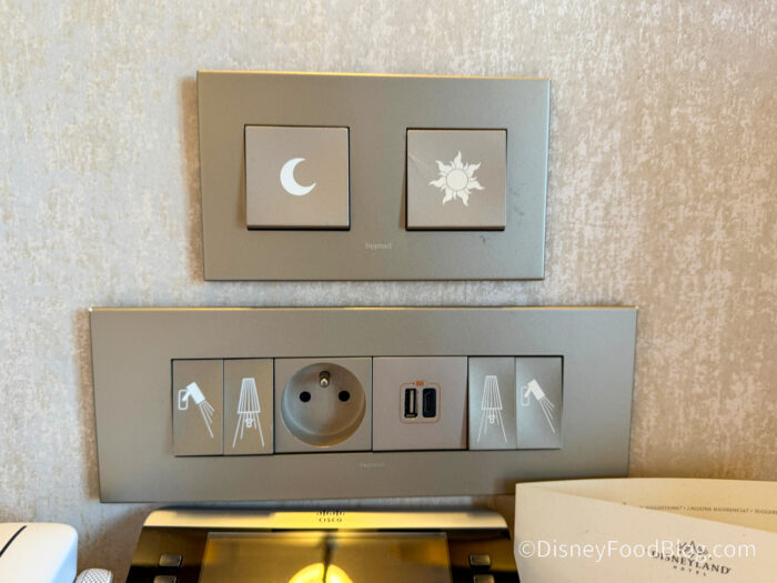 Frozen-Standard-Room-Double-Queen-Disney