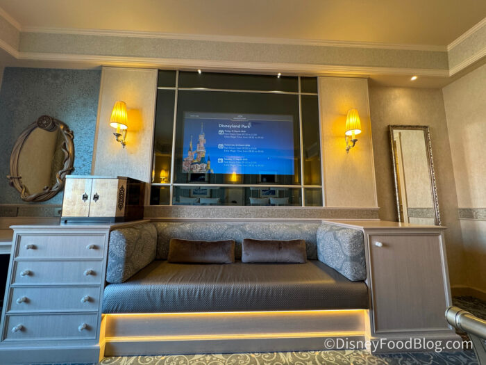 Frozen-Standard-Room-Double-Queen-Disney