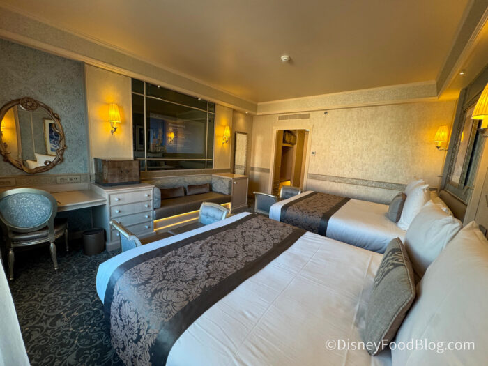 Frozen-Standard-Room-Double-Queen-Disney