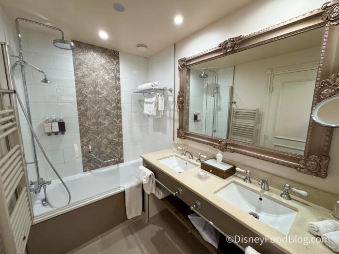 Frozen-Standard-Room-Double-Queen-Disney