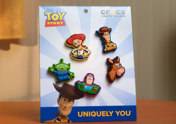 crocs-2026-toy-story-5-jibbitz-700x496.p