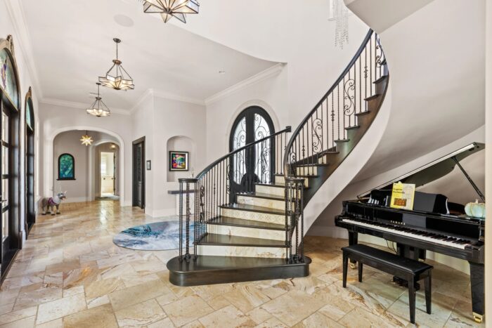 wdw-golden-oak-enchanted-oak-dr-foyer-70