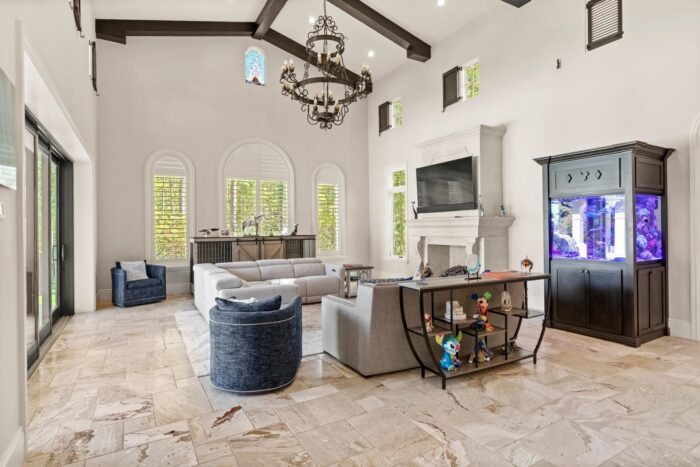 wdw-golden-oak-enchanted-oak-dr-living-r