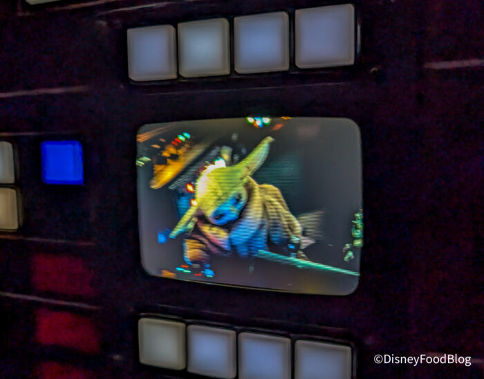 2026-wdw-dhs-swge-millennium-falcon-smug