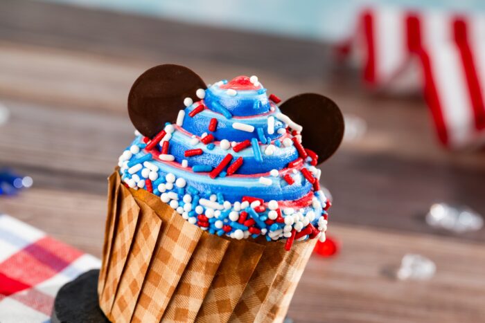 2026-DX-A250-Foodie-Guide-MickeyCupcake-