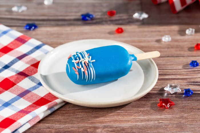 2026-DX-A250-Foodie-Guide-RWBCakePop-700