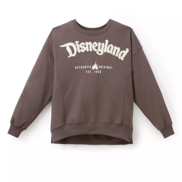 2026-disney-store-fantasyland-castle-qui