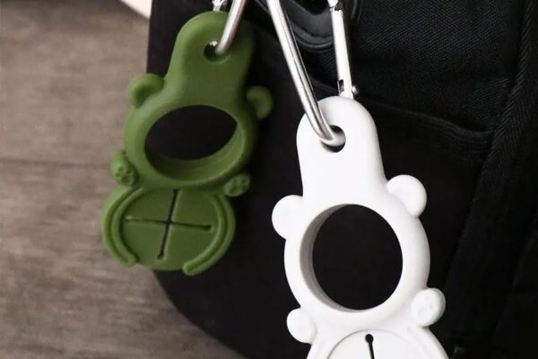 These Are the Carabiners Every Disney World Regular Clips to Their Park Bag — and Why It’s Genius