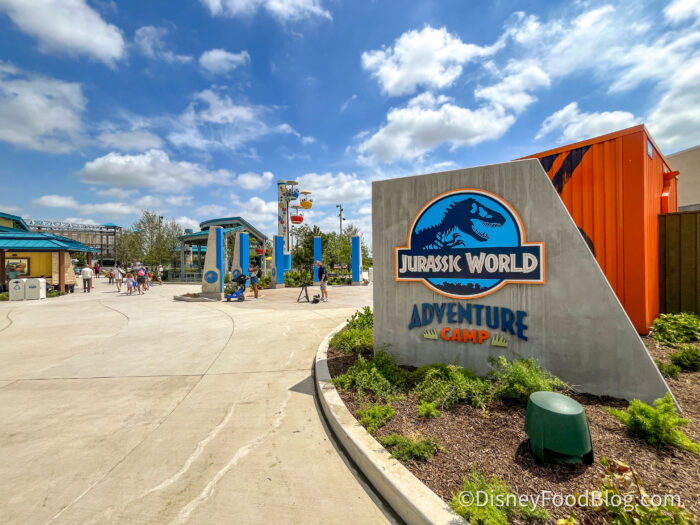 DFB-Atmosphere-Jurassic-World-Adventure-