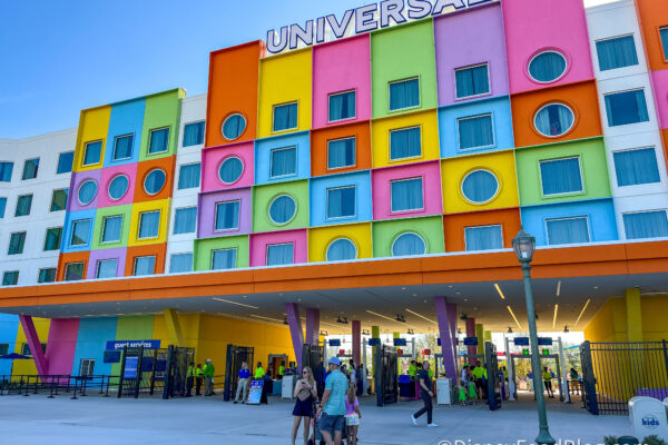 We’re LIVE from Universal’s NEW Texas Theme Park
