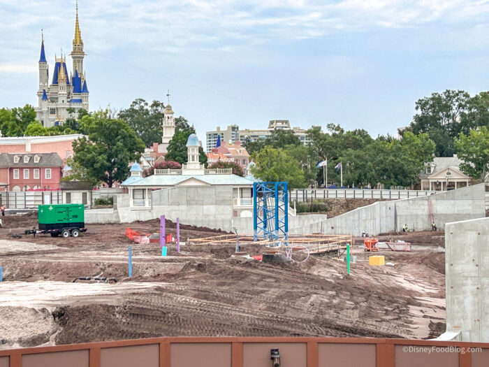 2026-wdw-magic-kingdom-piston-peak-const
