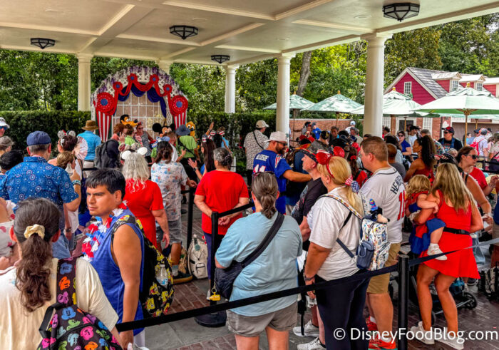 Fourth-of-July-–-Mickey-and-Friends-–-Ch