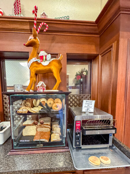 dfb-inn-at-christmas-place-atmo-breakfas