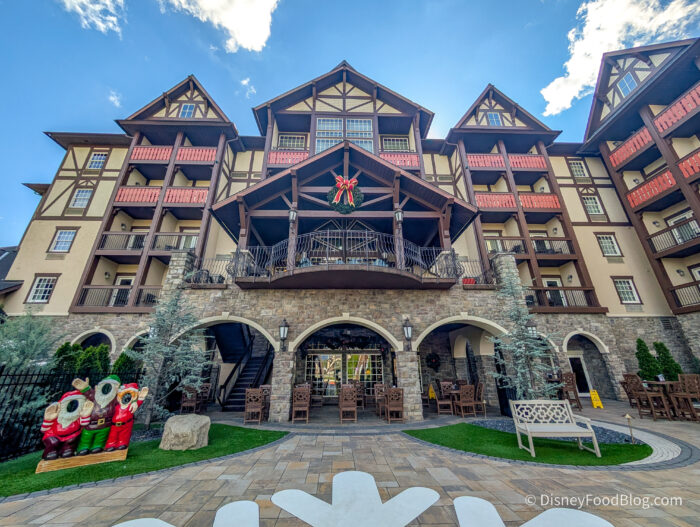 dfb-inn-at-christmas-place-atmo-outside-