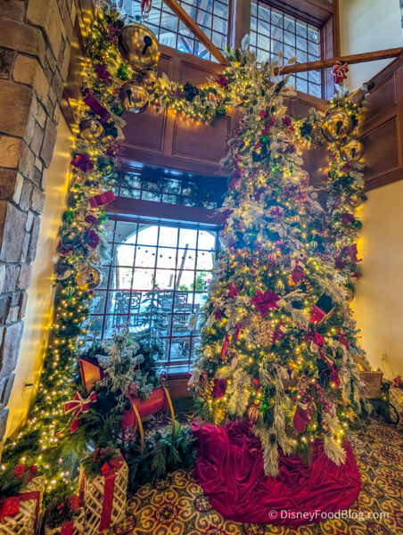 dfb-inn-at-christmas-place-large-christm