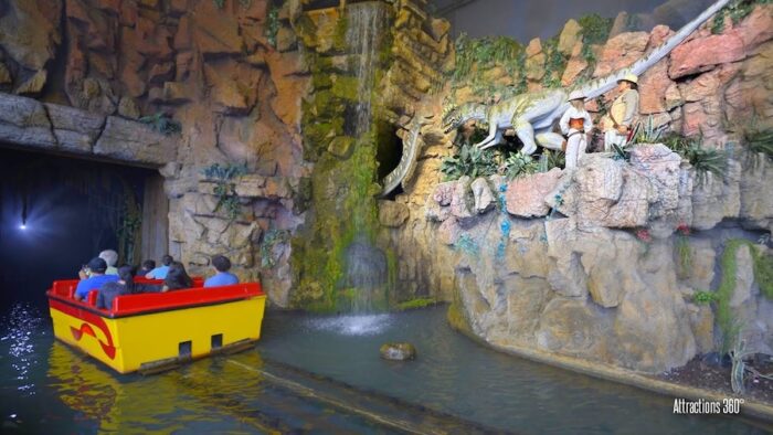 jurassic-jungle-boat-ride-attracxtions-3