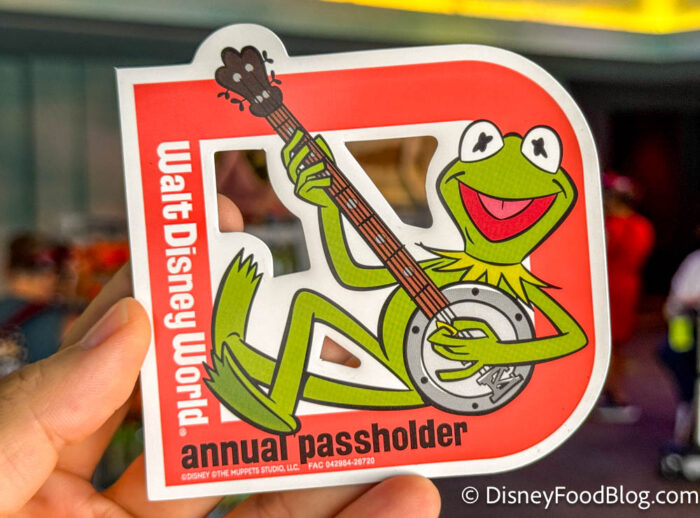 Kermit-The-Frog-Annual-Passholder-Magnet