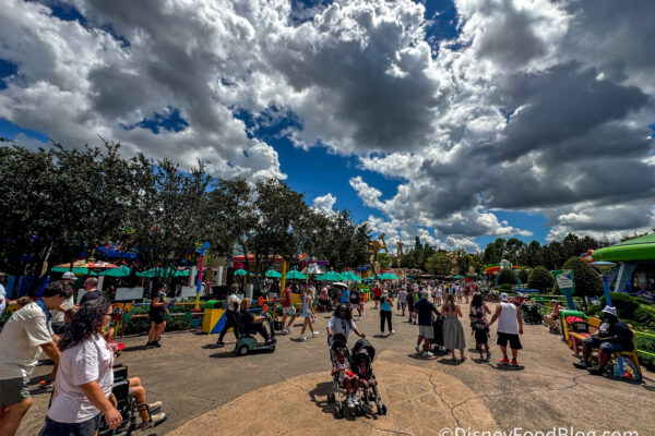 These Holiday Weekend Crowds at Disney World Were SHOCKING