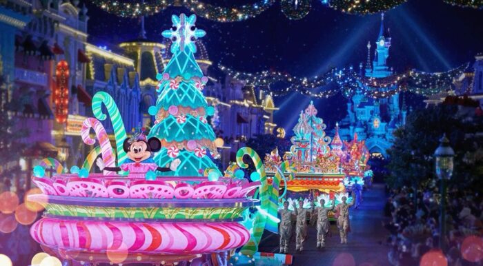 Mickeys-Dazzling-Christmad-Parade-Disney