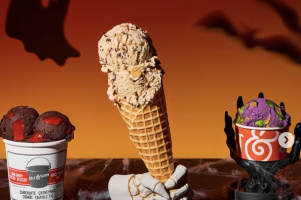 AHH! There’s BUGS In My Disney World Ice Cream!